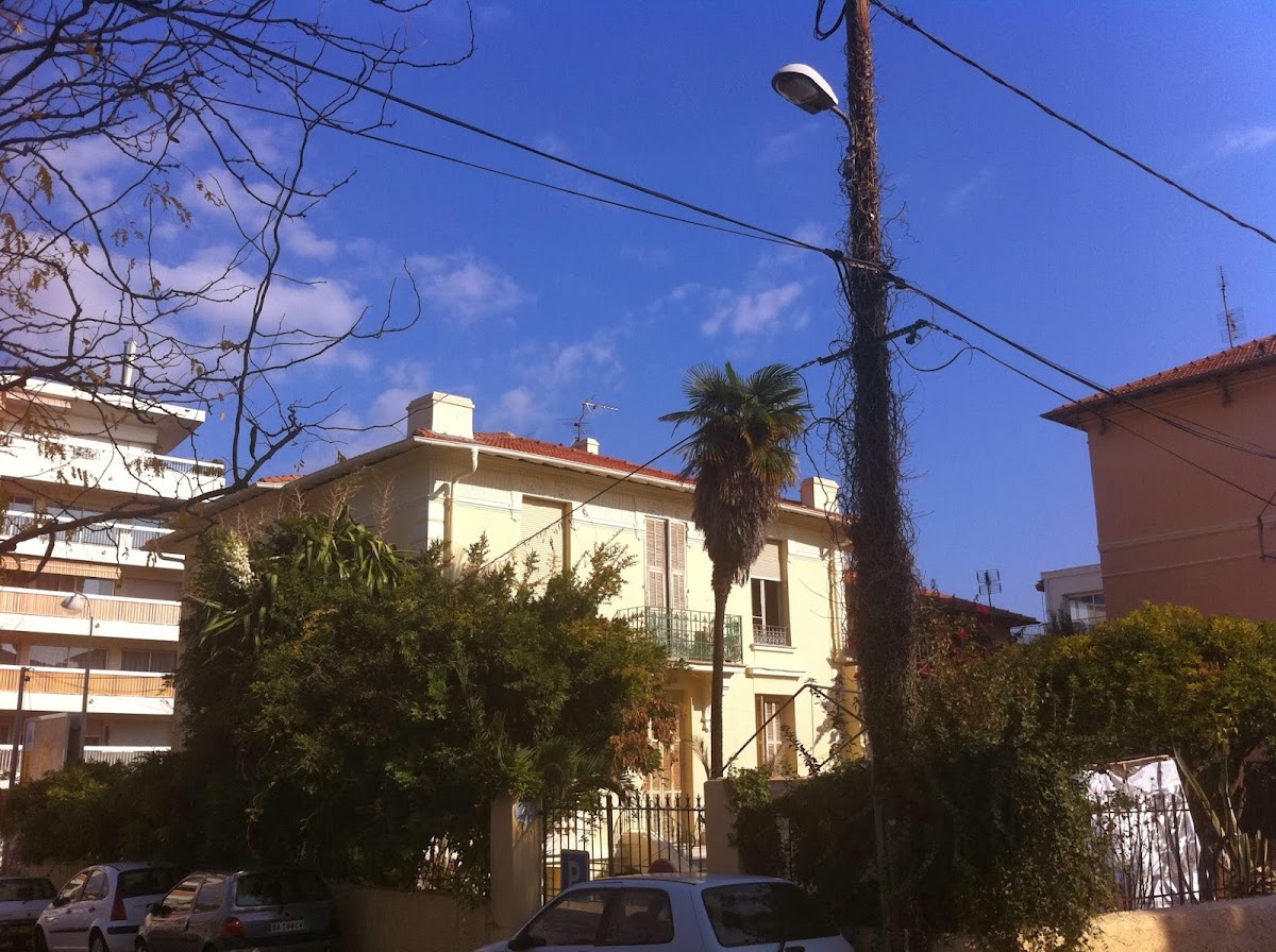 MONCALM Locations dans Hôtel Meublé à Nice