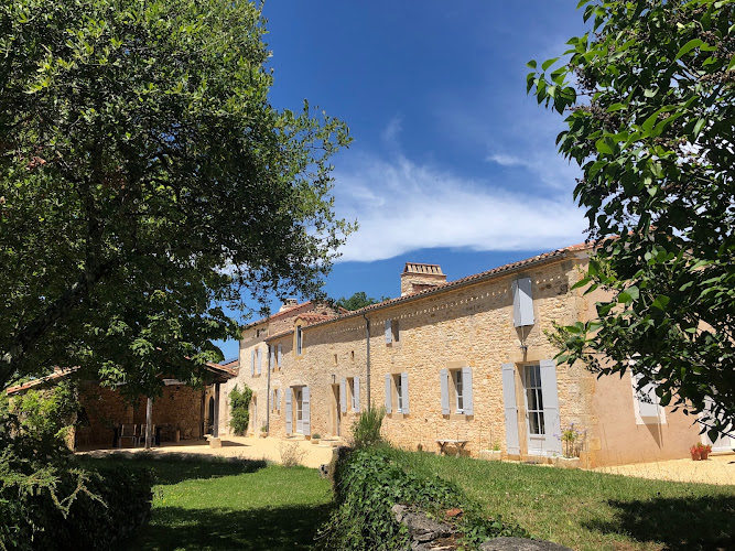 Chambre en pierre Gîtes & Table d hôtes à Blanquefort-sur-Briolance