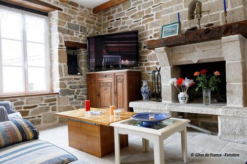 La maison aux volets bleus à Plonevez Porzay