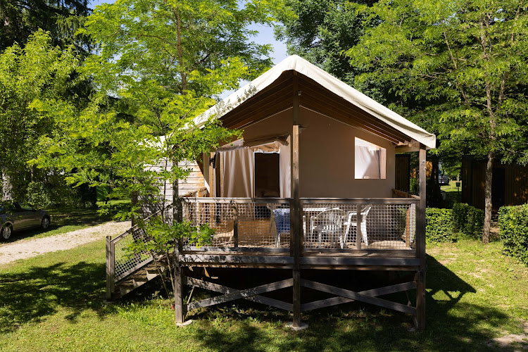 Camping des Pêcheurs à Pont-de-Poitte