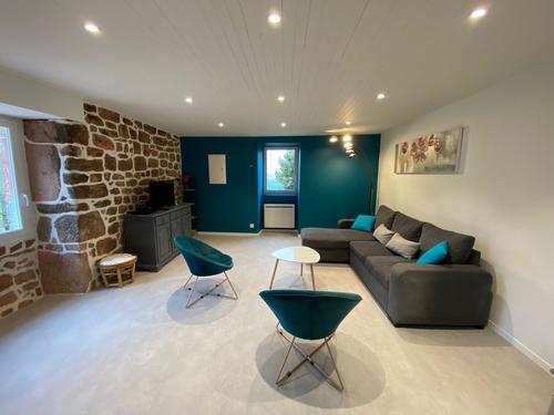 "La Loge d'Evelyne" à Villecomtal