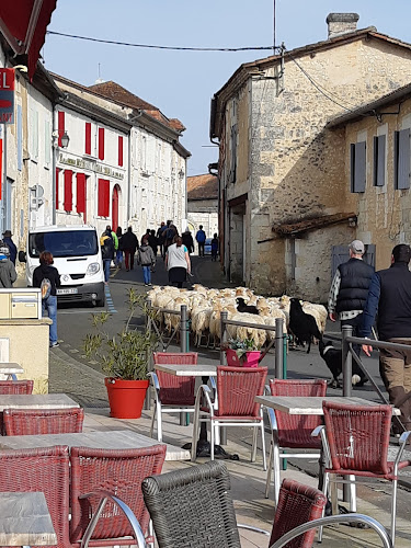 Hôtel du Champ de Foire à Saint-Aulaye-Puymangou