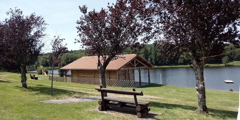 Camping du Lac à Saint-Mathieu