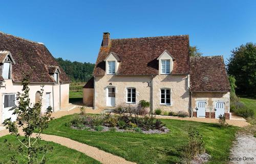 Grand gîte du Domaine des Ecuries à Cour Maugis Sur Huisne