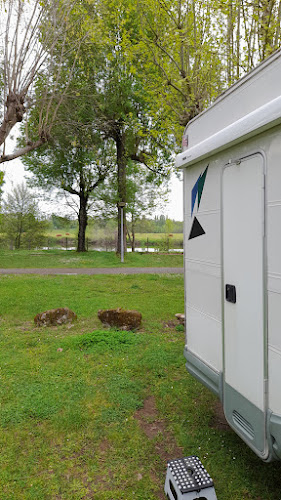 Camping-Car Park à Saint-Médard-de-Guizières