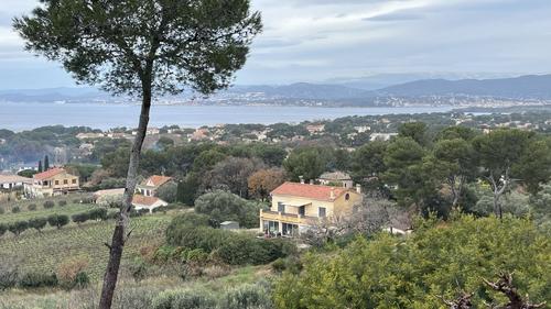 A 1.5 km de la Mer en Campagne à Six Fours Les Plages