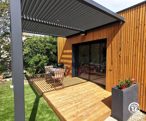 La petite maison en bois à Vailhauques