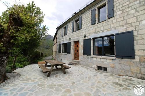 Le Castagnou-Les Gardes- à Saint Jacques Des Blats