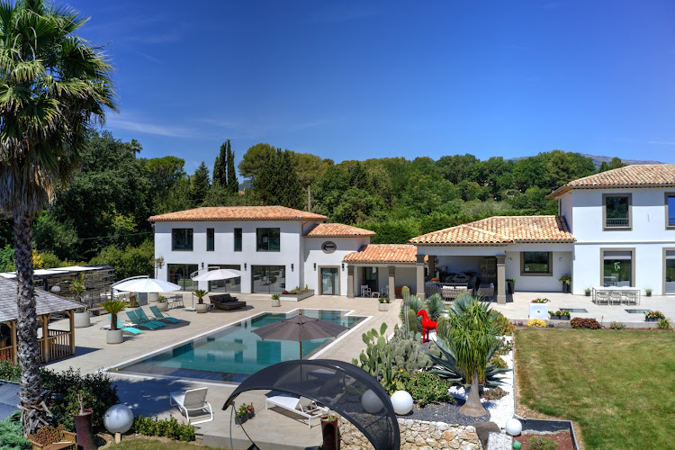 Luxuryzen à Chteauneuf