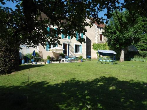 La maison bleue à Arquian