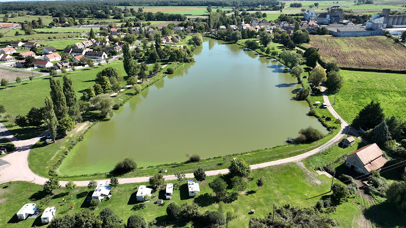 Étang de Treteau camping à Treteau