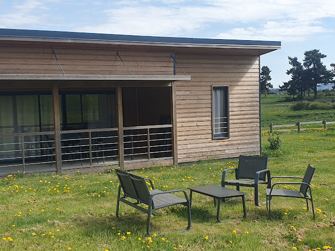 Camping Les Sous Bois du Lac Naussac lozere à Chastanier