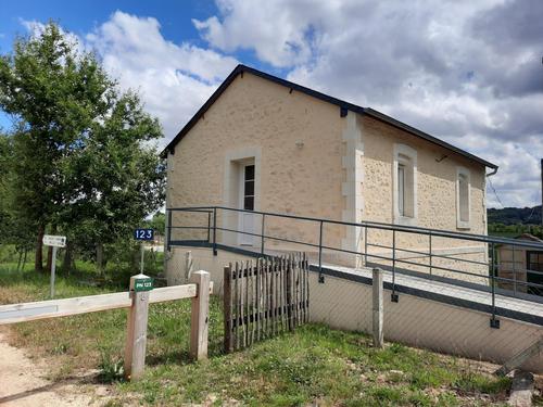 La Petite Maison du Passage à Niveau à Lhomme