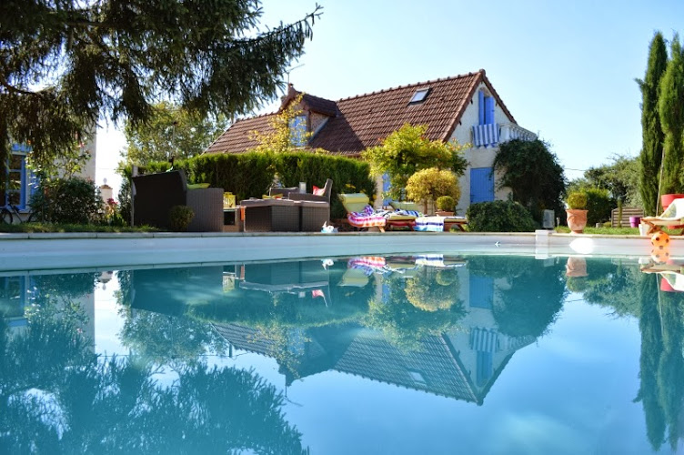 La Villa des Pins à Montambert au à Montambert