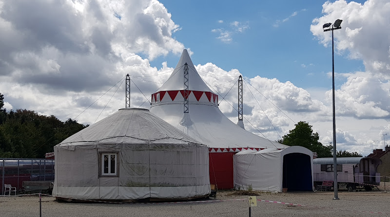 Aire De Camping Car à Fresnay-sur-Sarthe