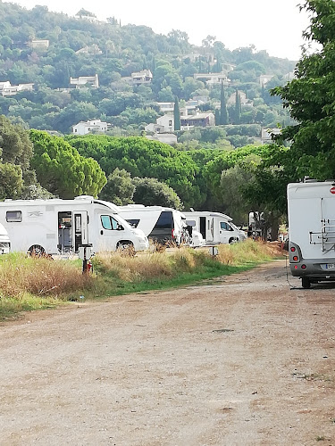Aire privée Camping car à Le Lavandou