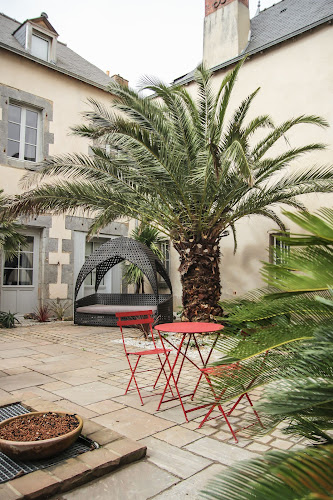 Hôtel Le Petit Perier à Laval