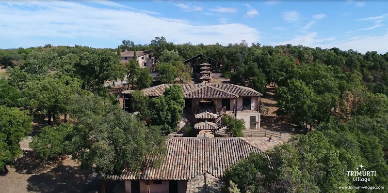 Trimurti Village à Cogolin