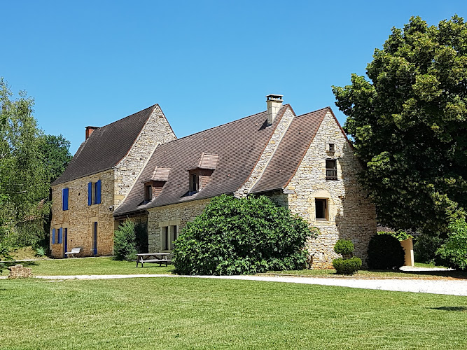 Le Domaine d Esteil Gîtes Piscines Spa à Sainte-Nathalène