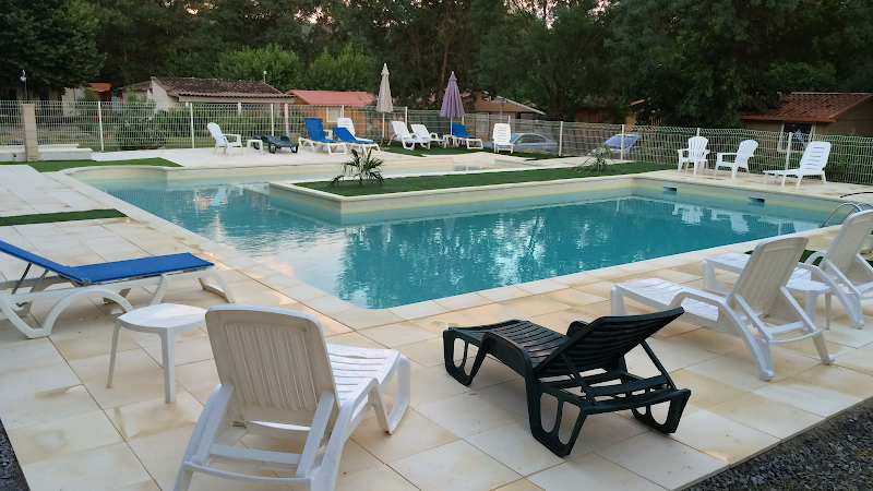 Le Camping du Thtre à Alba-la-Romaine