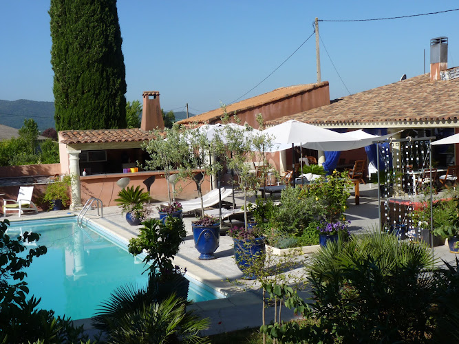 Au Mas Saint Pierre à Pignans