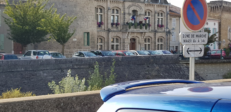 Aire naturelle de camping Merle à Chabeuil