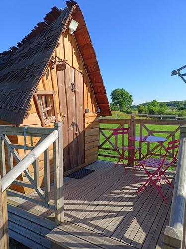 La cabane avec son jacuzzi privatif à Oizé