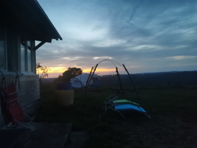 Campings le petit paradis à Queuille