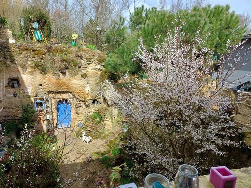 Troglos Roses près du Zoo à Doué-en-Anjou