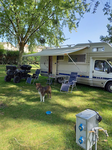 Camping Municipal Les Iris à Savigny-sous-Faye