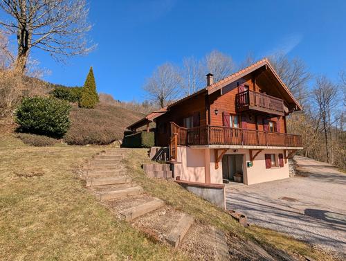 Joli Chalet A la Montagne à Le Menil