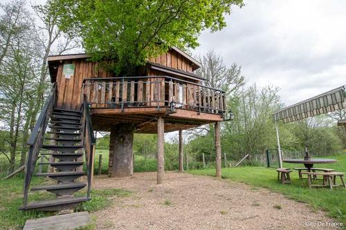 La Cabane dans les Arbres à Saint Dier D'auvergne