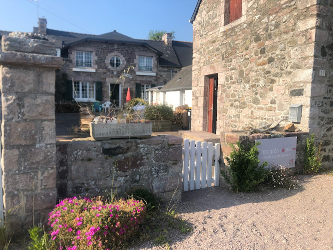 Les Grès Roses de Plurien et ses Trois Appartements à Plurien