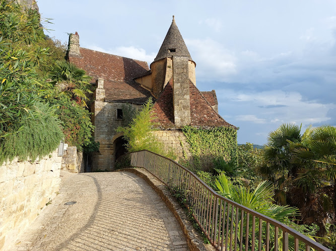 Aire Camping-Car Park à Montcuq-en-Quercy-Blanc