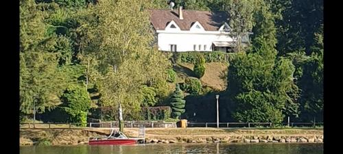 Villa du Lac à BUJALEUF