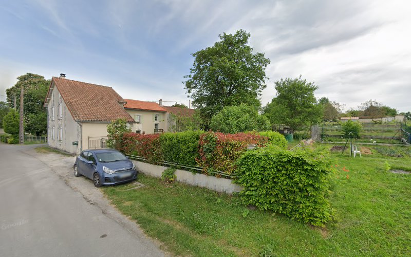 Airbnb chez Roselyne et Hervé à Criteuil-la-Magdeleine