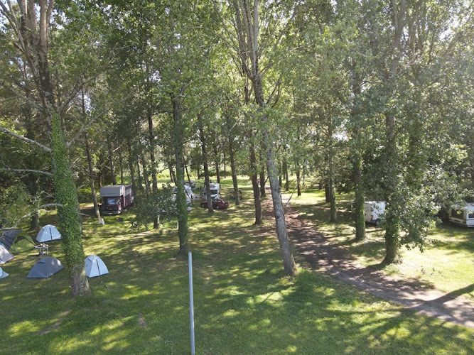Aire naturelle de Camping Pesson à Azur