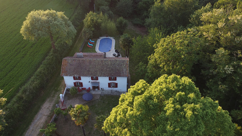 Maison dans les bois à Villefranque