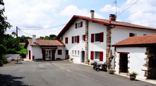 Aintzira à Larressore