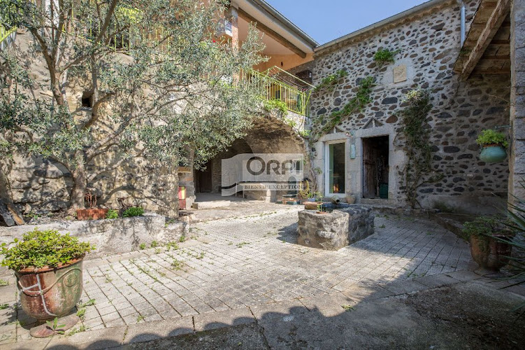 La Cour de l Olivier à Lussas