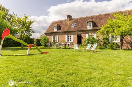 Maison rouge à Lesme (Le) Sainte Marguerite De L'autel