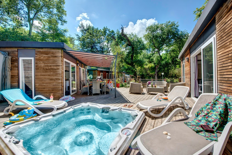Camping Clicochic Chteau de Boisson à Allègre-les-Fumades