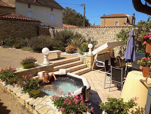 Gîte des Quatre Saisons à VAL-DE-BONNIEURE