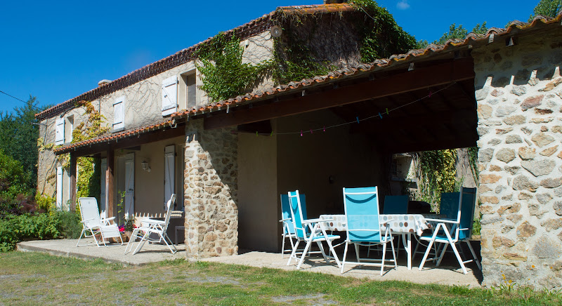 Le Moulin de Bardeas. 3* gite. Piscine à Chiché