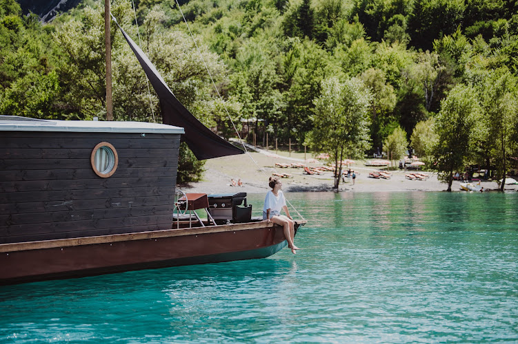 Les Toues Cabanées du Lac à Le Sauze-du-Lac
