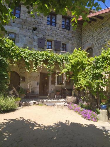 Le Clos Rosa à Montpezat Sous Bauzon