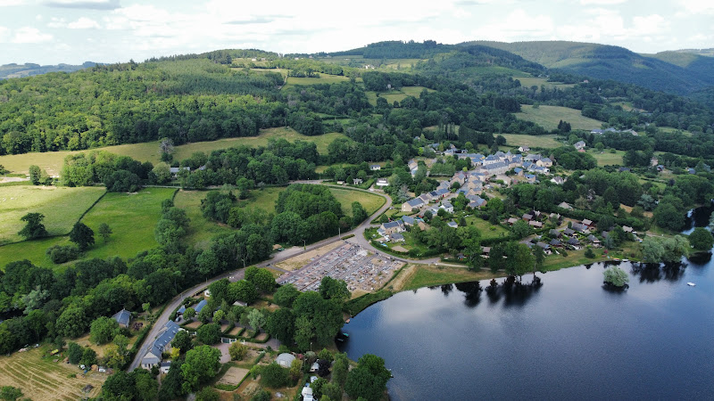 Camping Municipal Les Iles à Chaumard