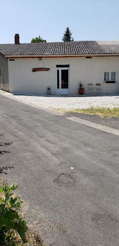 Gîte Chez Sam à Lussac-les-Chteaux
