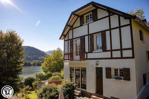 Villa l'Ensoleillee à Chambon Sur Lac