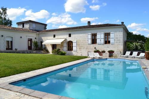 Le Clos Saint Georges à Magnac Sur Touvre